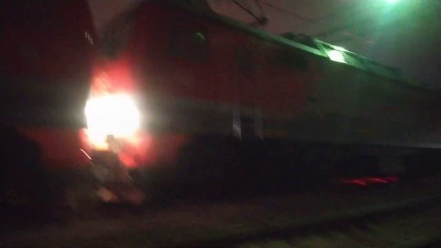Сплотка электровозов ЭП2К и одинокий ЭП1М смотреть онлайн