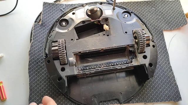 Робот пылесос PVCR 0726W POLARIS разбираю, перестал от АКБ работать смотреть онлайн