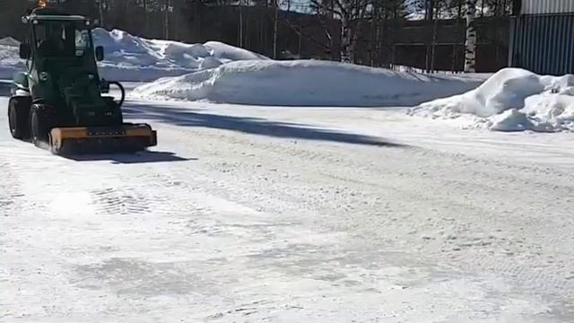 Скалыватель льда для минипогрузчика Avant. Подготовка к зимнему сезону. смотреть онлайн