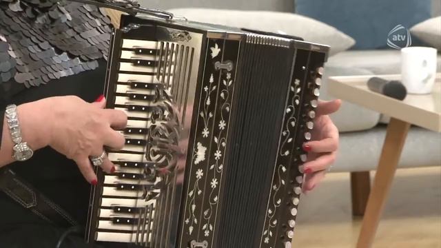 VAQİF MİRZƏYEV VƏ GÖVHƏR RZAYEVA. DUETİN MARAQLI YARANMA TARİXÇƏSİ. GƏLƏRƏM DALINCA, QONŞU QIZ смотреть онлайн