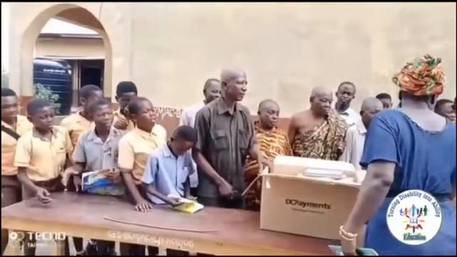 REACT DONATE BOOKS TO ACHIASE M/A JHS IN BEKWAI ASHANTI смотреть онлайн