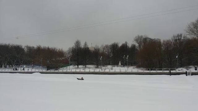 Карусель на льду - в парке "Северное Тушино" на Химкинском водохранилище смотреть онлайн