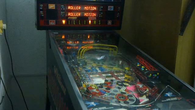 Williams Rollergames pinball machine смотреть онлайн