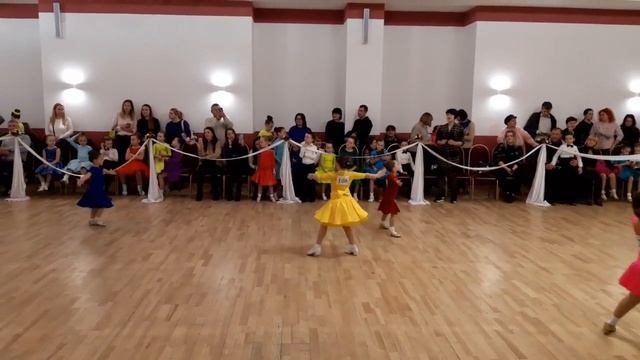 Бальные танцы.Дети.Вальс/Ballroom dancing.Waltz смотреть онлайн