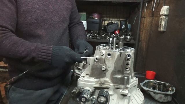 Шевроле Авео 1,2. Ремонт коробки. Часть 1! Разбор !Советую посмотреть . смотреть онлайн