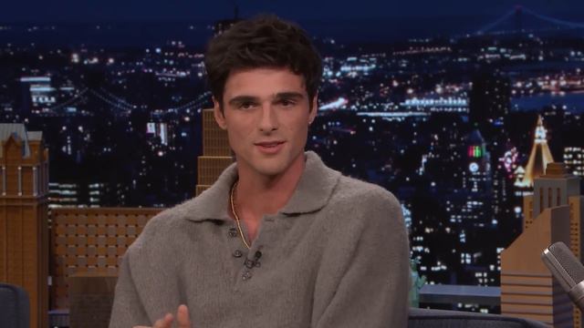 Jacob Elordi Smells the Infamous "Jacob Elordi's Bathwater" Candle | The Tonight Show смотреть онлайн
