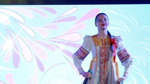 Гляжу в озера синие I Инна Анфилофьева смотреть онлайн