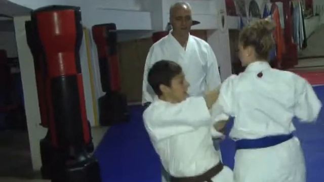 CROTONE CALCIO E ANDREA MARCHIO NEO CAMPIONE ITALIANO DI KARATE CATEGORIA CADETTI смотреть онлайн