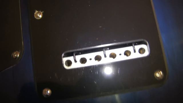 Rear View of 2006 Fender Deluxe FMT HSS Stratocaster w/ S-1 Switch смотреть онлайн