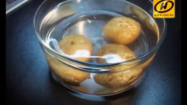 Как легко почистить картошку и не запачкать руки? Советы. смотреть онлайн