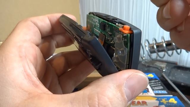 Sega Game Gear Micro Teardown With Quick & Dirty Overview (4 Color Variants) смотреть онлайн