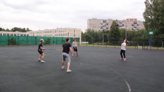 Разминка перед волейболом возле школы №55 13.06.2014 смотреть онлайн