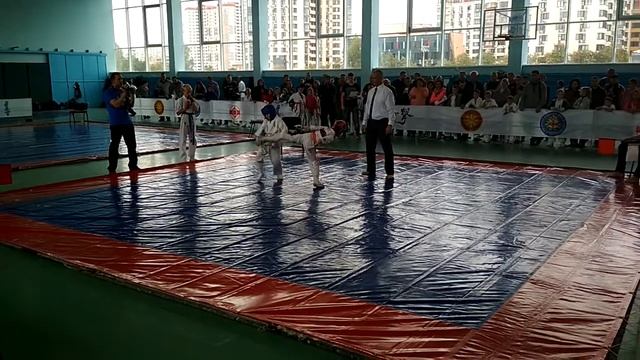 Киокушин.Х. киев чемпионат по киокушин каратэ.30.10.17. красный шлем ярик 1 бой смотреть онлайн