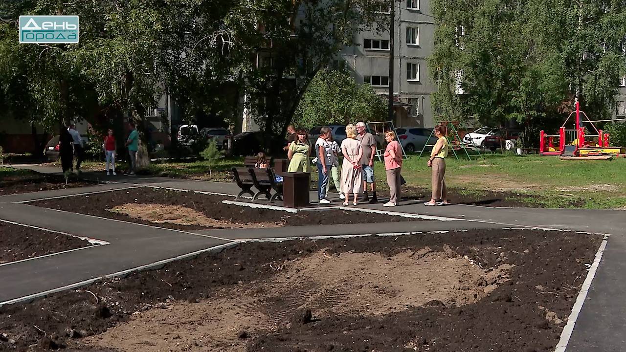 В Канавине на днях закончили приводить в порядок территорию у трех домов по улицам Акимова и Есенина смотреть онлайн