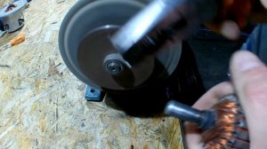 Как снять крыльчатку двигателя пылесоса без гайки.