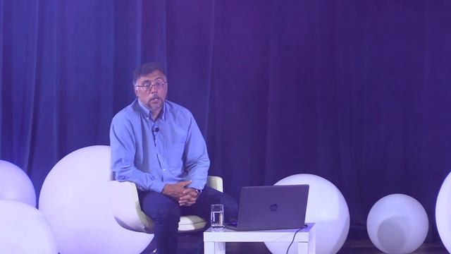 В тени Маяковского: о страхе влияния // Лекция Леонида Большухина смотреть онлайн