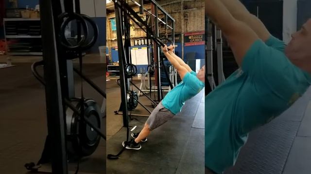 Ring Biceps Curls смотреть онлайн