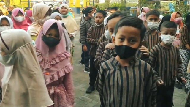 Java Day di hari pertama tahun 2022 SD Muhammadiyah 10 Balongbendo смотреть онлайн