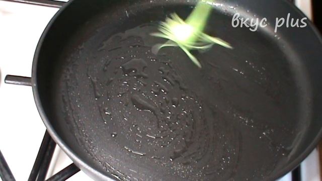 Салат на скорую руку из тунца и консервированной (отварной) фасоли. смотреть онлайн