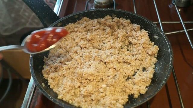 Тонкая лапша с сыром и мясным фаршем. Лапшевник смотреть онлайн