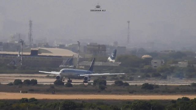 30 mins of Back to Back Traffic at Karachi Airport смотреть онлайн