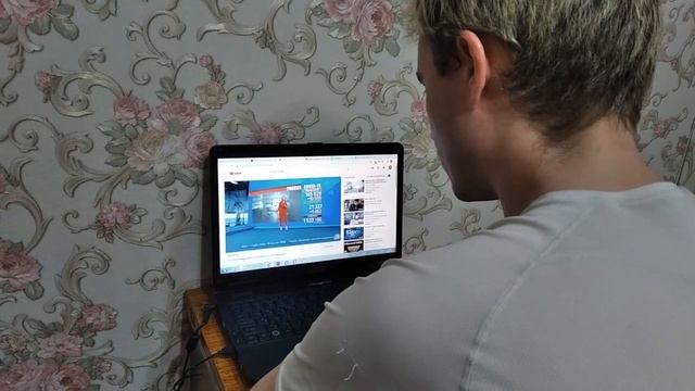 Если оставить пустую бутылку на столе смотреть онлайн