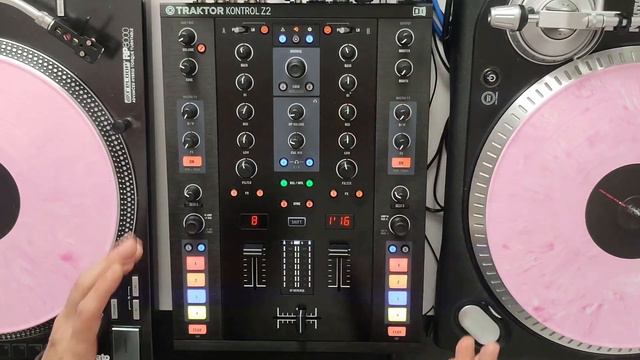 Vale la pena el Mezclador Traktor Kontrol Z2 en el 2023? смотреть онлайн