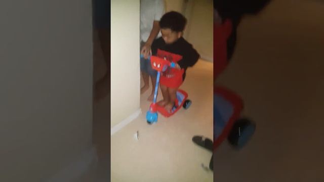 Jomari loves his present from his titis spiderman electric scooter смотреть онлайн
