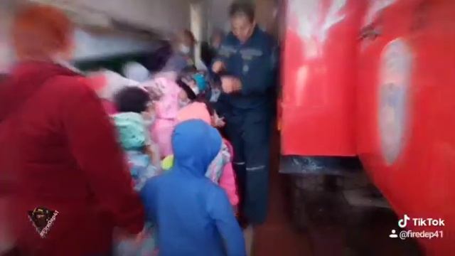 Экскурсия воспитанников детского сада в пожарную часть смотреть онлайн