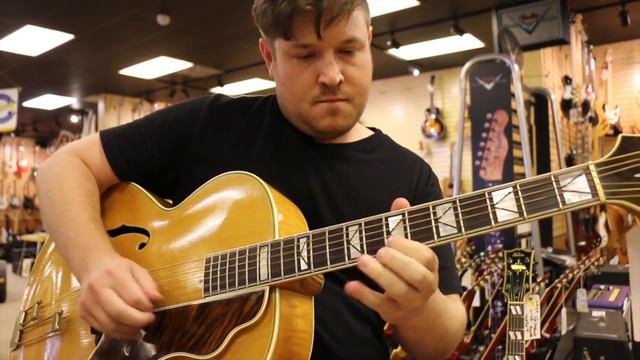 Graham Dechter playing a 1945 Epiphone Emperor here at Norman's Rare Guitars смотреть онлайн