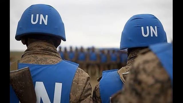 Кремль сгоняет военные машины с символикой ООН к границе с Украиной смотреть онлайн