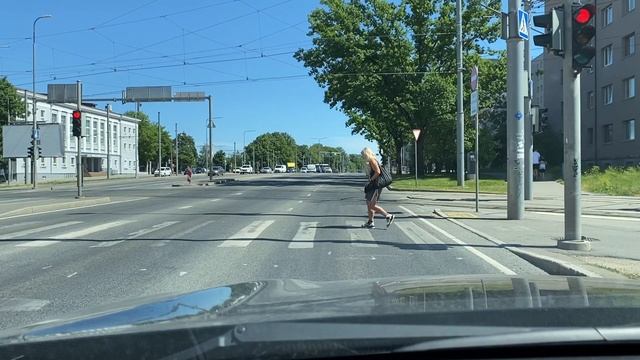 Поехал за кофе в магазин Немецких товаров смотреть онлайн