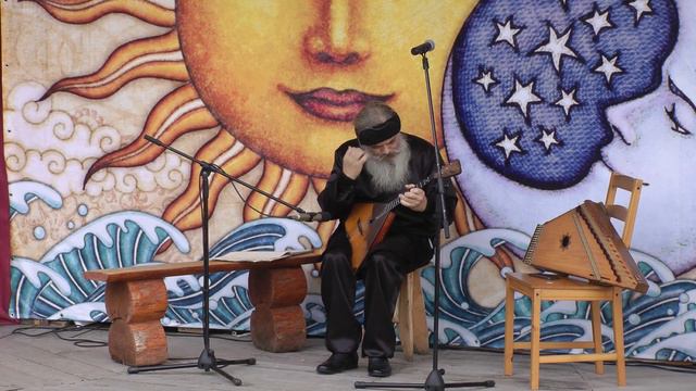 Концерт-лекция Игоря Бабушкина (балалайка, гусли) смотреть онлайн