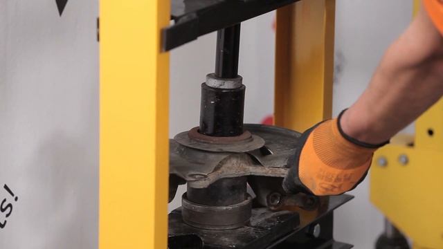 Cómo cambiar Cojinete delantero del cubo en HYUNDAI GETZ 1 [Instrucción] смотреть онлайн
