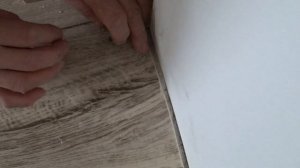 Дыры в линолеуме. Смотрите как замаскировать.Holes in the linoleum. See how to disguise.