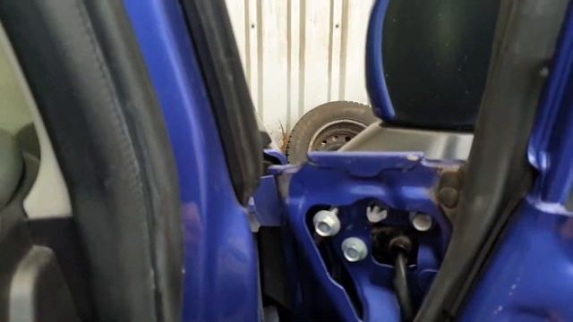 Кузовной ремонт Toyota Verso. Покраска крыла из баллончика. смотреть онлайн