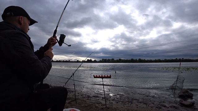 Фидерная рыбалка в Киеве!Ловля на Днепре в Сентябре смотреть онлайн