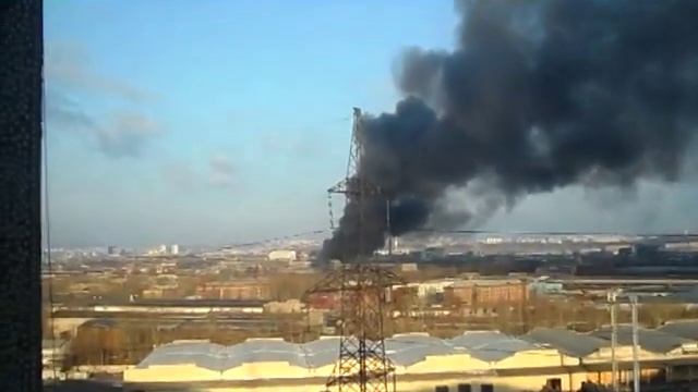 В Красноярске загорелся мебельный цех смотреть онлайн