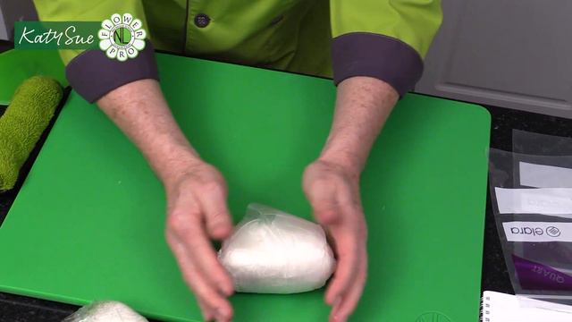 Make Your Own Gum Paste / Petal Paste For Sugar Flowers смотреть онлайн