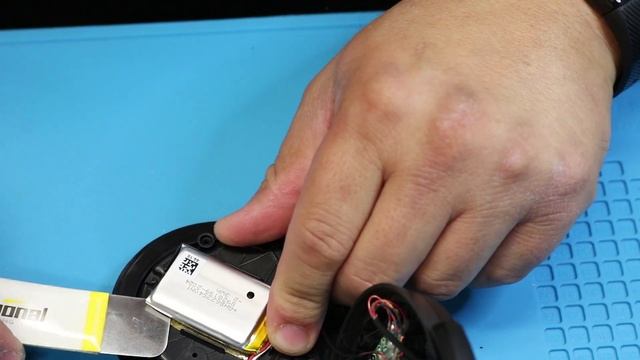 Sennheiser HD 4.40BT / HD 4.50BTNC Battery / Ear Pad Replacement in 5 minutes! смотреть онлайн