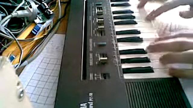 Van Halen - Jump Cover (on an old toy keyboard) смотреть онлайн