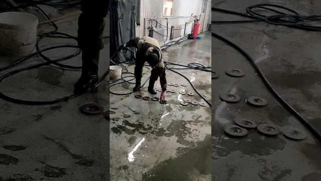 Лепестковый диск для шлифовки дерева - реанимация. Чистка шлиф круга для дерева. смотреть онлайн