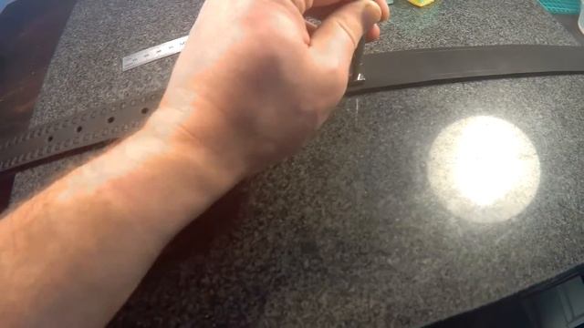 Тиснение по периметру ремня. The process of embossing around the perimeter of the belt. смотреть онлайн