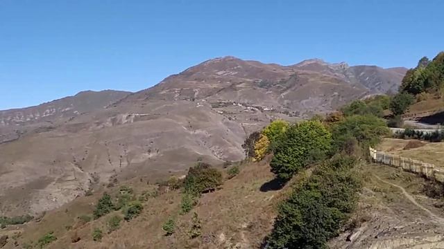 Вид на село Итум-Кали с дороги в Ведучи, сентябрь 2019 | туризм в Чечне смотреть онлайн