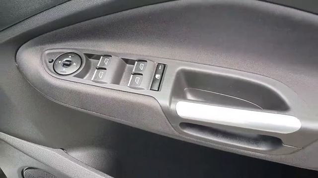 181LH376 - 2018 Ford C-MAX 1.5 TDCi 95PS Zetec LOW MILEAGE 18,995 смотреть онлайн