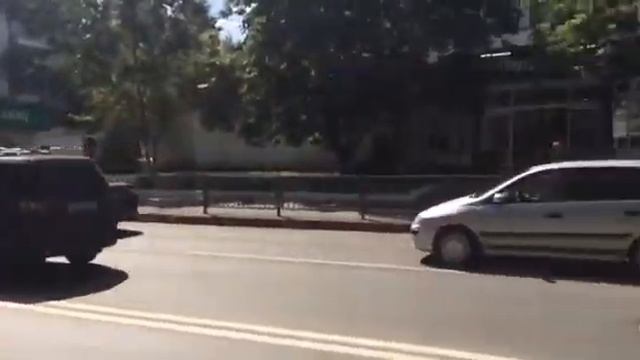 Стрит-ритейл: ул.Яблочкова, 12 (14:00, среда, 09.08.2017) смотреть онлайн