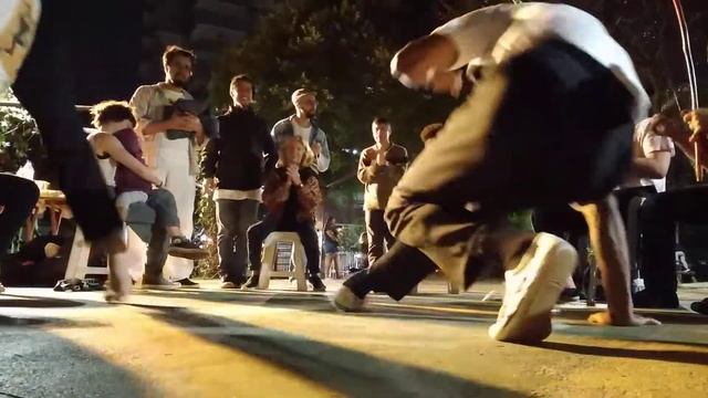 capoeira game with a Master (beautiful music!) смотреть онлайн