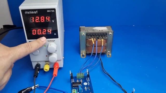 12V to 220V square wave inverter - use CD4047 - 50 / 60 Hz Frequency adjustable смотреть онлайн