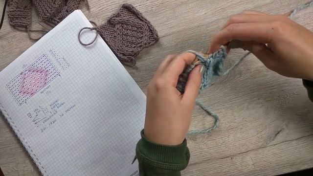 Как Вязать Спицами Узор с Ромбами и Рисом Внутри смотреть онлайн