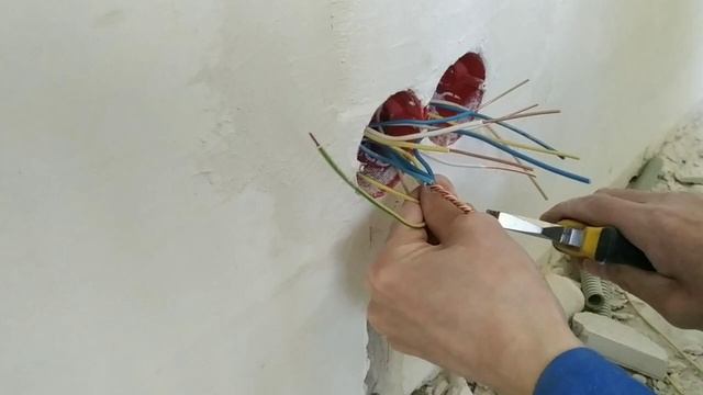 Как соединить провода в подрозетниках без распределительных коробок смотреть онлайн